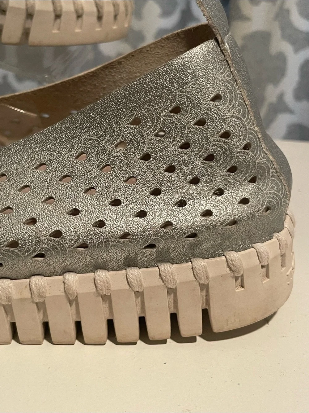 Ilse Jacobsen Women’s Metallic Silver Perforated Slip-On Flats EU 39 US 8.5-9